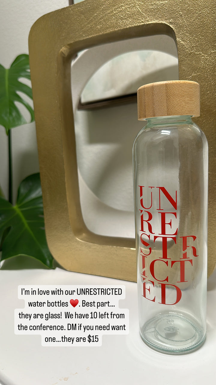 UNRESTRICTED GLASS WATER BOTTLE